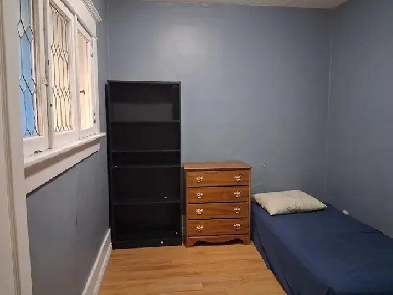 DOWNTOWN Private ROOM on a 2-Bedroom apartment, Furnished! Image# 3