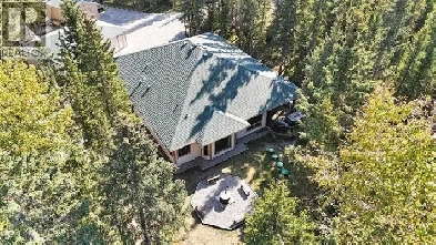 Stunning cottage inspired ranch home on 5 private acres Image# 1