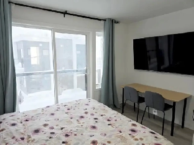 Room Rent Private Bathroom King Bed Daily Weekly Keele Wilson Image# 3