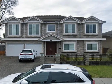 bright 3 bedroom main house level 2 in Burnaby Image# 1