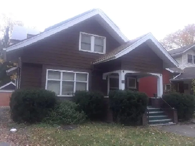 student room for rent-close to university and riverside Image# 1