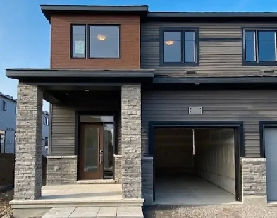 End Unit Townhouse 3 Bedroom 4 Bathroom  in Barrhaven Image# 2