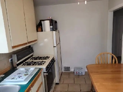 Room Rental in a Quiet Neighborhood Image# 2