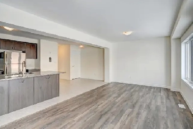 LIVE LARGE! – 4.5 Years Old Townhome 3 Bedroom   2.5 bathroom Image# 5