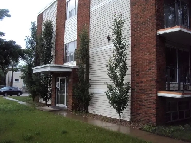 City Center living- 4th Floor, 5 minutes to Downtown Amenities! Image# 2