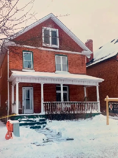 Great Downtown Location Barrie - Full House For Rent 3 Image# 1