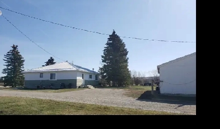 Renting 1400 sq ft 2 bedroom house in the country mountain views Image# 6