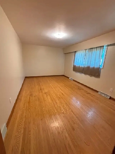 1 BR AVAIL, FOR FEMALE, 10 MINUTES WALK TO U OF M Image# 8