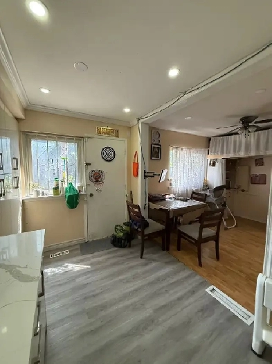 $550 $650 $750|  3 Student Room Albion & Finch | Veg Indian Pref Image# 7