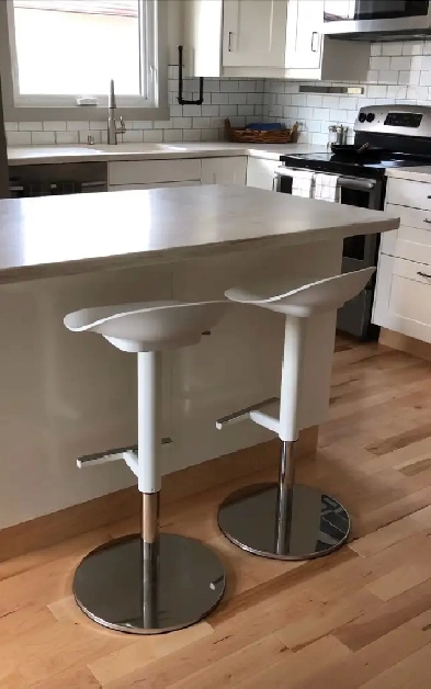 Fully renovated West side 6 bedroom w/3 bathrooms Image# 1