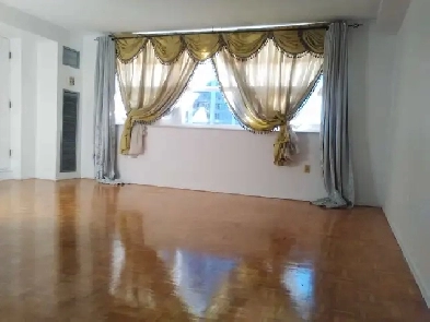 1000 sqft Condo $439,999 2 bdrm 1 bth pvt Balcony Parking Pets Image# 3