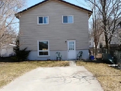 Attention Female Trent Students! Room available Jan 1st. Image# 10