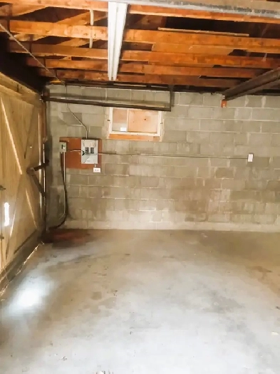 Large Detached Double Garage for Rent  - Available Nov. 1st Image# 5