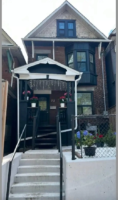 High Park, Furnished Room in a cozy new Furnished 3-Bedroom Apt Image# 7