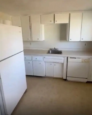 35 Young St, Unit 02, 3bedroom apt (1 bath 1 kt, basement)NORTH Image# 3