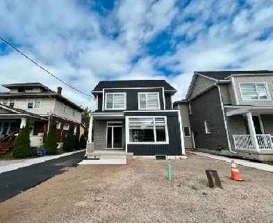 ALL UTILITIES INCLUDED 3 Bed 3.5 Bath in Niagara Falls! Image# 15