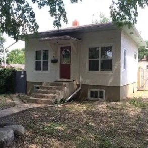 Small full house available in Westmount. Pet friendly Image# 1