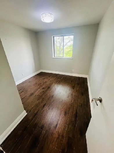 SHARED ROOM FOR 450$ INCLUDING UTILITIES IN MISSISSAUGA. Image# 1