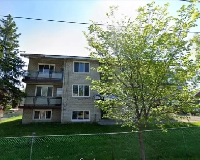 =AVAILABLE NOW! Large 1 bedroom apt w/parking. Close to Subway= Image# 1