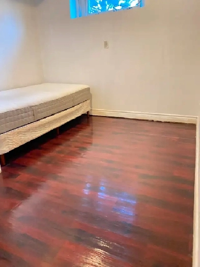 5 min walk to Franklin Ctrain/near Shopping Mall/9 min Downtown Image# 1