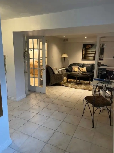 LESLIE AND WELLINGTON, 1 DEN FULLY FURNISHED Image# 1