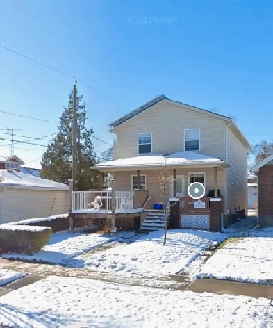 Private bedroom near University of Windsor Image# 1