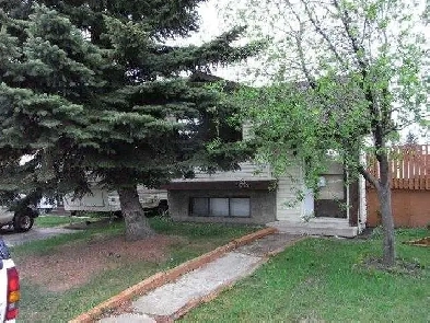 Abbeydale main floor 2 bedroom,double garage $ 1695/m   60% ut Image# 1