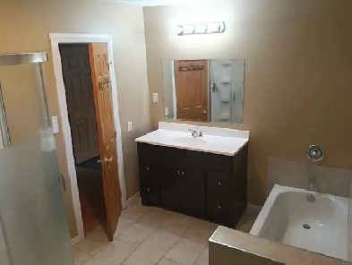 3 bedroom spacious apartment/Appartement spacieux de 5 1/2 chamb Image# 1