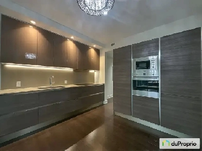 $525,000 - Condominium in Ville-Marie (downtown, old Mtl) Image# 2