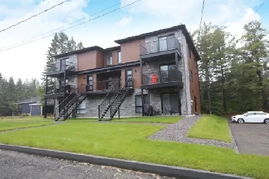 Logement 4½ à Saint-Marc-des-Carrières Image# 1