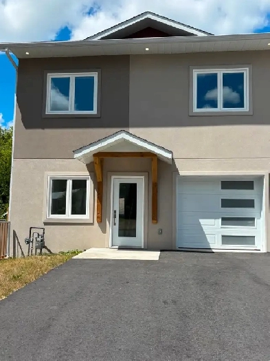 For Rent-Luxury 3-bed, 2.5 bath, upper unit in a semi-detached Image# 16