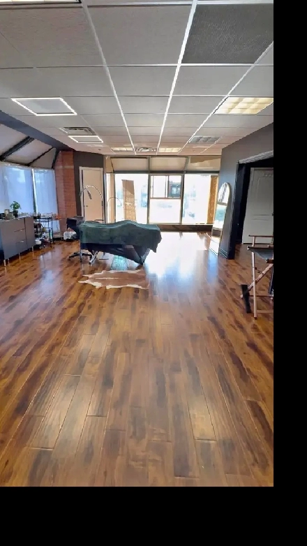 Salon Chair / Space for Rent Image# 1