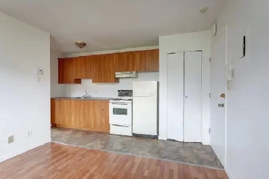 3 1/2 à St-Jérôme - internet inclus - libre 1er Nov ou Dec Image# 3