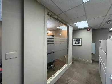 Ground floor retail / professional space Lakeshore rd E Image# 5