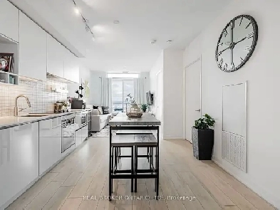 Apartment For Sale 1 DEN in the heart Vaughan by Subway Image# 1