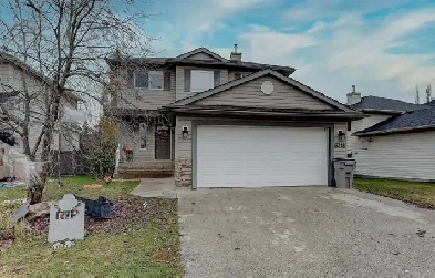 4 bed, 3.5 bath 2-Storey in Crystal Lake Estates Image# 6