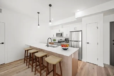 LUXURY 2 Bedroom Apartment! Move in Ready! Image# 1