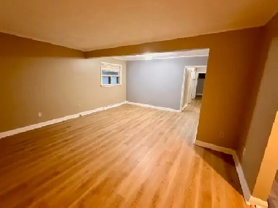 House for rent, 3 bedroom spacious and bright main floor Image# 1