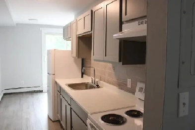 1 BR Apt close to Sullivan's Pond in Dartmouth Image# 2