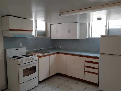 Bachelor Apt (basement seperate entrance) Dufferin&Bloor Immedt Image# 1