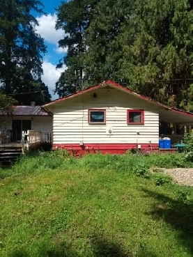 2 Bedroom upper level of house for rent (garage optional) Image# 1