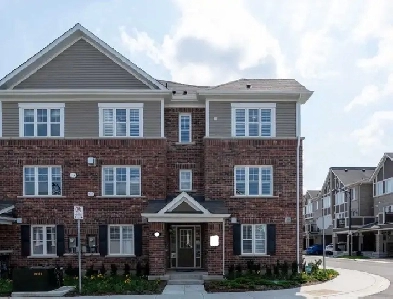 For Rent: Sun-Filled 4-Bedroom End-Unit Townhome in Milton Image# 1