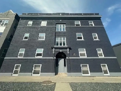 558 SHERBROOK - 1 BR - Available Dec 1st Image# 1