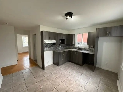 Superbe 4 1/2 rénové Limoilou libre Image# 1