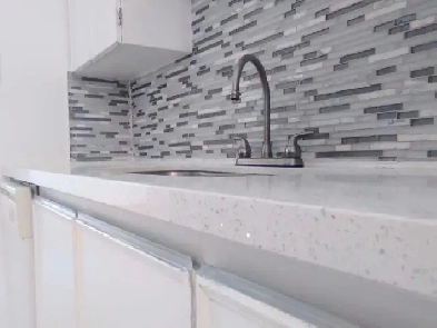 2 bdrm 1 bth Condo Pvt Balcony Parking Pets Gym Pool 1000 SQFT Image# 1