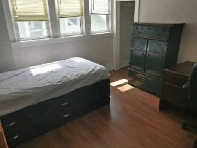 One furnished room, 5 min. walk to UoW on Rankin Ave. Image# 1