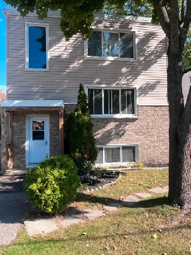 2 bed 1 bath with parking Image# 1