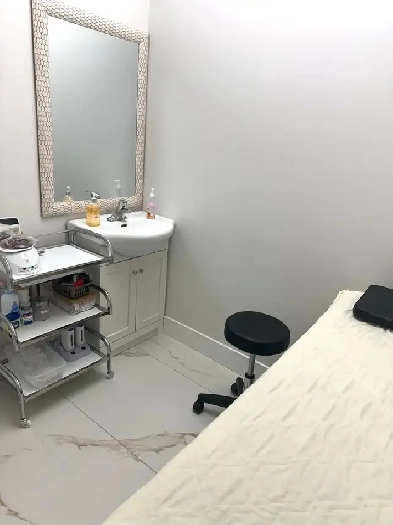 Room for Rent Inside Pedi N Nails Salon Image# 2