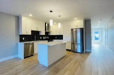 Triplex for rent in East Royalty 3bed Image# 6