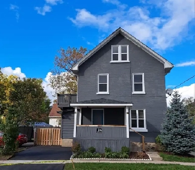 Bright 2-Bedroom Main Floor-Convenience, Laundry, Parking-Oshawa Image# 1